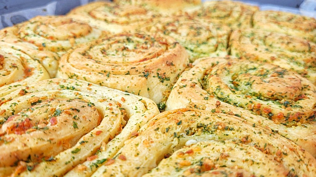 Garlic Parmesan Dinner&nbsp;Rolls