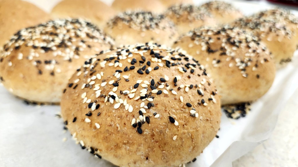 Homemade Whole Wheat Burger Buns: A Simple&nbsp;Guide